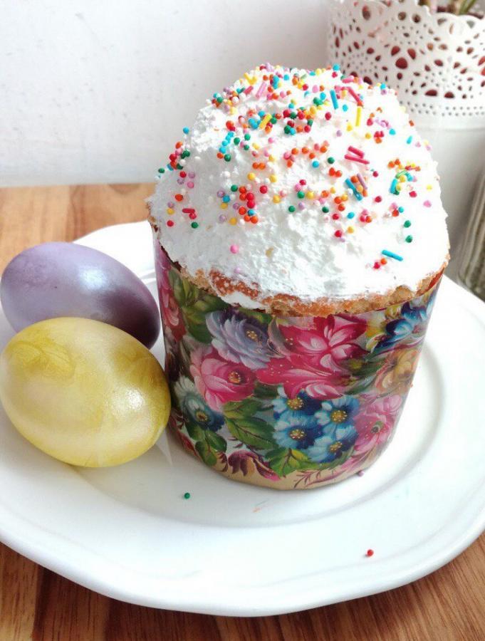 Кулич с орехами и сухофруктами